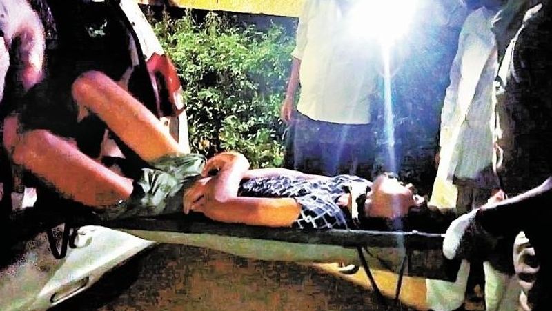 जानकारी के मुताबिक, डॉक्टर आयुष लड़की को हर 15 मिनट पर कॉल कर बार-बार उससे मिलने के लिए जिद कर रहा था। छात्रा ने उसको सुबह मिलने के लिए कहा था, लेकिन वह नहीं माना और रात को ही उससे मिलने के लिए पाइक के सहारे चढ़कर ऊपर जाने लगा।