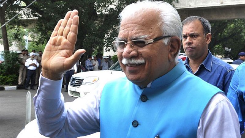 हरियाणा के मुख्यमंत्री मनोहर लाल ने पासिंग आउट परेड के बाद भारतीय सेना में शामिल हुए हरियाणा के 39 युवा सैनिक अधिकारियों को बधाई एवं शुभकामनाएं दी हैं। उन्होंने कहा- राष्टभक्ति व देश सेवा का जज्बा हरियाणा के युवाओं में आज भी बरकरार है। हमारी सशस्त्र सेनाओं में हर दसवां सैनिक देश की जनसंख्या का दो प्रतिशत से भी कम प्रतिनिधित्व करने वाले छोटे से राज्य हरियाणा से है। यह हमारे लिए गर्व की बात है।
