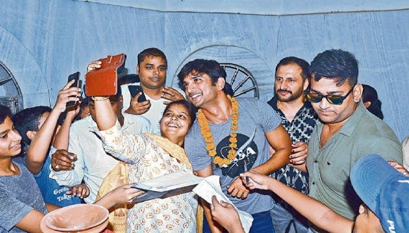 इंजीनियरिंग के एन्ट्रन्स के सारे एग्जाम क्लियर कर लिए थे, जिसमे आईएसएम धनवाद भी था। लेकिन, जब इनके तीन साल पूरे हुए कॉलेज के तो इन्होने अपनी पढ़ाई बीच में ही छोड़ दी और एक्टिंग में अपना करियर शुरू कर दिया।
