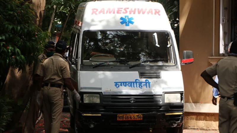 राजपूत की शुरुआती पढ़ाई सेंट कैरेंस हाई स्कूल, पटना से हुई है और इसके आगे की पढ़ाई दिल्ली के कुलाची हंसराज मॉडल स्कूल से हुई है। इसके बाद दिल्ली कॉलेज ऑफ इंजीनियरिंग से उन्होंने की पढ़ाई पूरी की थी। 