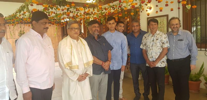 ಕೆಪಿಸಿಸಿ ಅಧ್ಯಕ್ಷ ಡಿಕೆ ಶಿವಕುಮಾರ್ ಪುತ್ರಿ ಐಶ್ವರ್ಯಾ ಹಾಗೂ ದಿವಂಗತ ಕಾಫಿ ಡೇ ಸಿದ್ದಾರ್ಥ್ ಪುತ್ರ ಅಮರ್ಥ್ಯ ಸಪ್ತಪದಿ ತುಳಿಯುವುದು ಪಕ್ಕಾ ಆಗಿದೆ.
