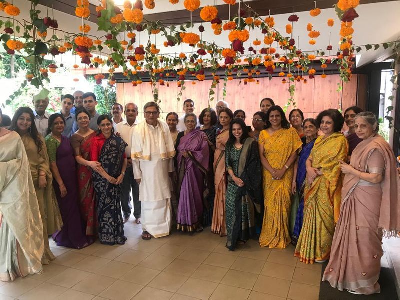 ಕೆಪಿಸಿಸಿ ಅಧ್ಯಕ್ಷ ಡಿಕೆ ಶಿವಕುಮಾರ್ ಪುತ್ರಿ ಮತ್ತು ಮಾಜಿ ಸಿಎಂ ಎಸ್.ಎಂ.ಕೃಷ್ಣ ಮೊಮ್ಮಗನ ಮದುವೆ ಪೂರ್ವ ಶಾಸ್ತ್ರ ವೇಳೆ ಯಾವುದೇ ಸಾಮಾಜಿಕ ಅಂತರ ಪಾಲಿಸಿಲ್ಲ. ಮಾಸ್ಕ್ ಧರಿಸದೆ ಮಾರ್ಗಸೂಚಿ ಉಲ್ಲಂಘನೆ ಮಾಡಿದ್ದಾರೆ ಎಂದು ಮೋಹನ್ ಅವರು ಹೈಕೋರ್ಟ್ಗೆ ದೂರು ನೀಡಿದ್ದಾರೆ.