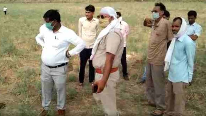 दूल्हे से बोली-जीप रोको और नदी में कूद गई: दूल्हे ने बताया कि हम बारात लेकर लगभग 7 किमी दूर पहुंचे ही थे कि सुमन (दुल्हन) ने चक्कर आने की बात कहकर पाली के पुल पर जीप रुकवाई। वह उल्टी करने पुल के रेलिंग के पास गई और वहां से चंबल नदी में छलांग लगा दी। 