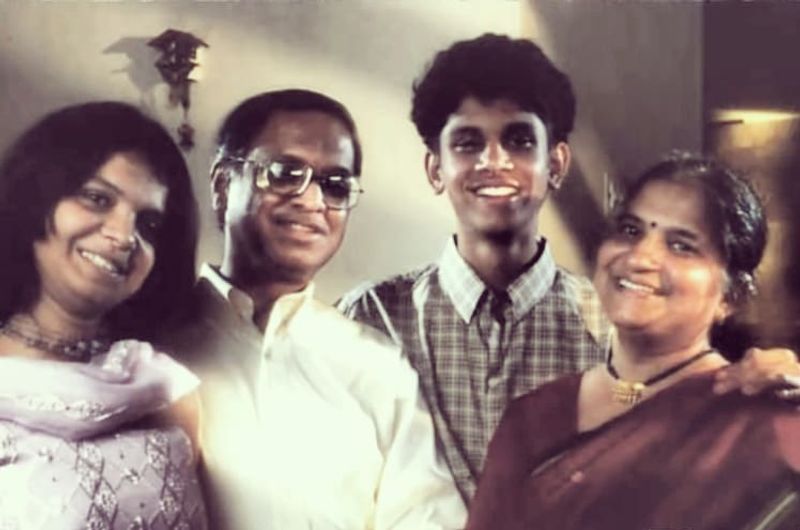 ಹುಬ್ಬಳ್ಳಿಯ ಬಿ.ವಿ.ಬಿ. ಕಾಲೇಜಿನಿಂದ ಎಂಜನಿಯರಿಂಗ್ ಬಿ.ಇ.(ಎಲೆಕ್ಟ್ರಿಕಲ್) ,ಬೆಂಗಳೂರಿನ ಟಾಟಾ ವಿಜ್ಞಾನ ಮಂದಿರದಿಂದ ಎಂ.ಇ. ಪದವಿ (1974) ಪಡೆದಿದ್ದಾರೆ.