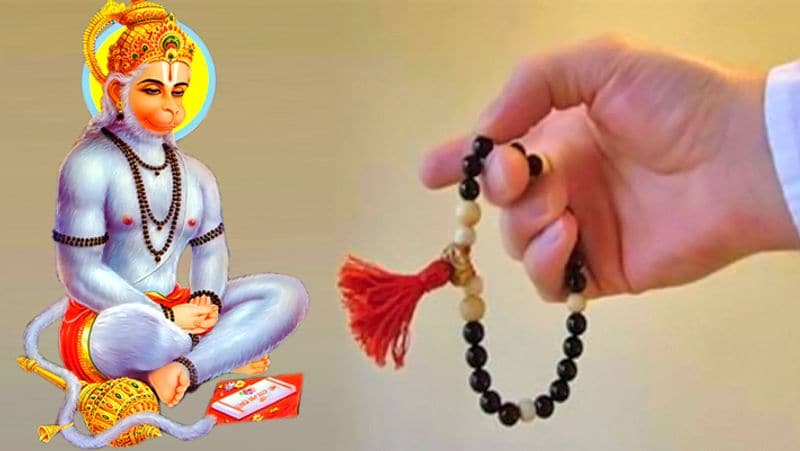 किसी हनुमान मंदिर में बैठकर ऊँ रामदूताय नम: मंत्र का जाप 108 बार करें। ये उपाय सभी बाधाएं दूर कर सकता है।