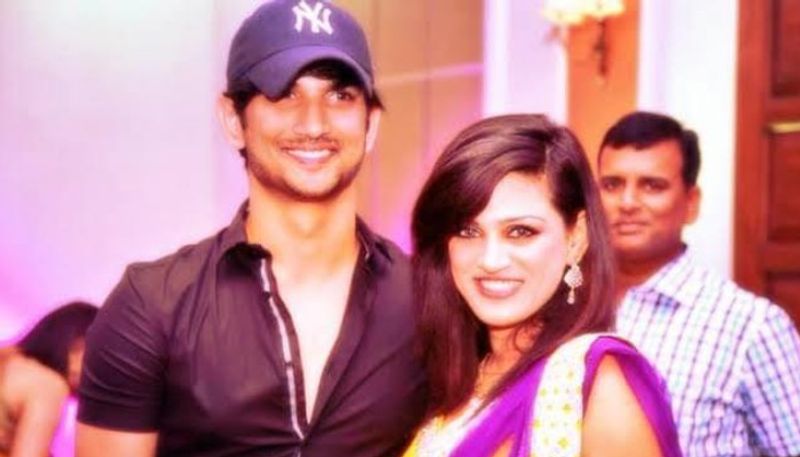 রিয়া সুশান্তের সঙ্গে থাকার পর থেকে তিনিও আসা বন্ধ করে দিয়েছিলেন। সোশ্যাল মিডিয়ায় এবার প্রশ্নবাণে বিদ্ধ হচ্ছে পরিবার। সুশান্তের মৃত্যুর দেড় মাস পর কেন মামলা দায়ের। 