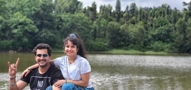 ಇಬ್ಬರು ಒಂದು ವರ್ಷದಿಂದ ಪ್ರೀತಿಸುತ್ತಿದ್ದಾರೆ.