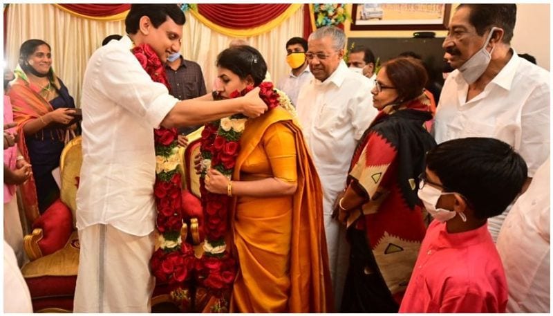 A few close friends of both Riyas and Veena attended the function
