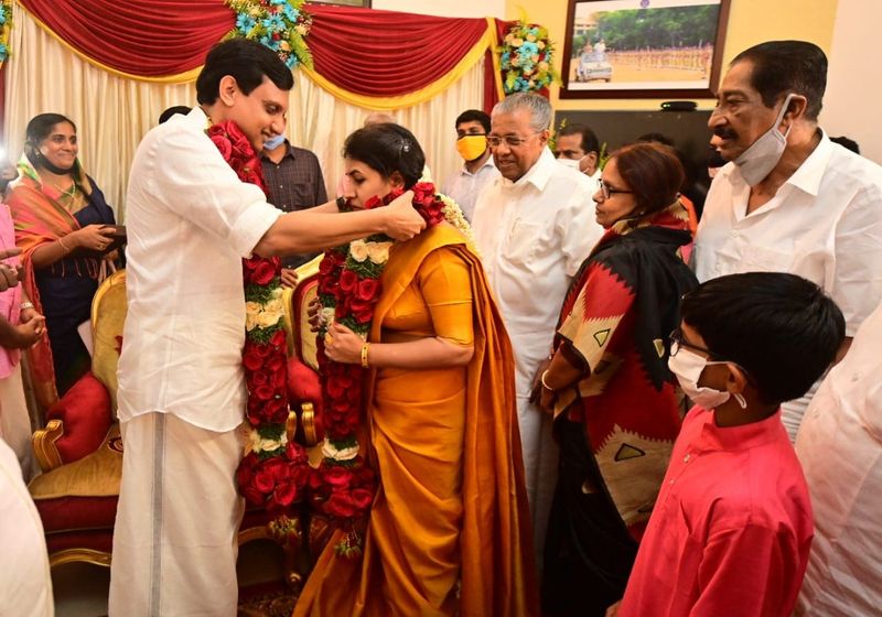 Pinarayi Vijayans daughter marries DYFI leader in Thiruvananthapuram