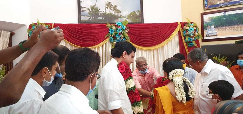 Pinarayi Vijayans daughter marries DYFI leader in Thiruvananthapuram