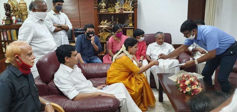Pinarayi Vijayans daughter marries DYFI leader in Thiruvananthapuram