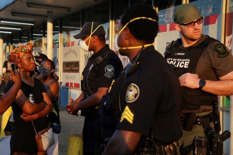 Jacob Blake paralyzed from waist down after police shooting, father says BSS