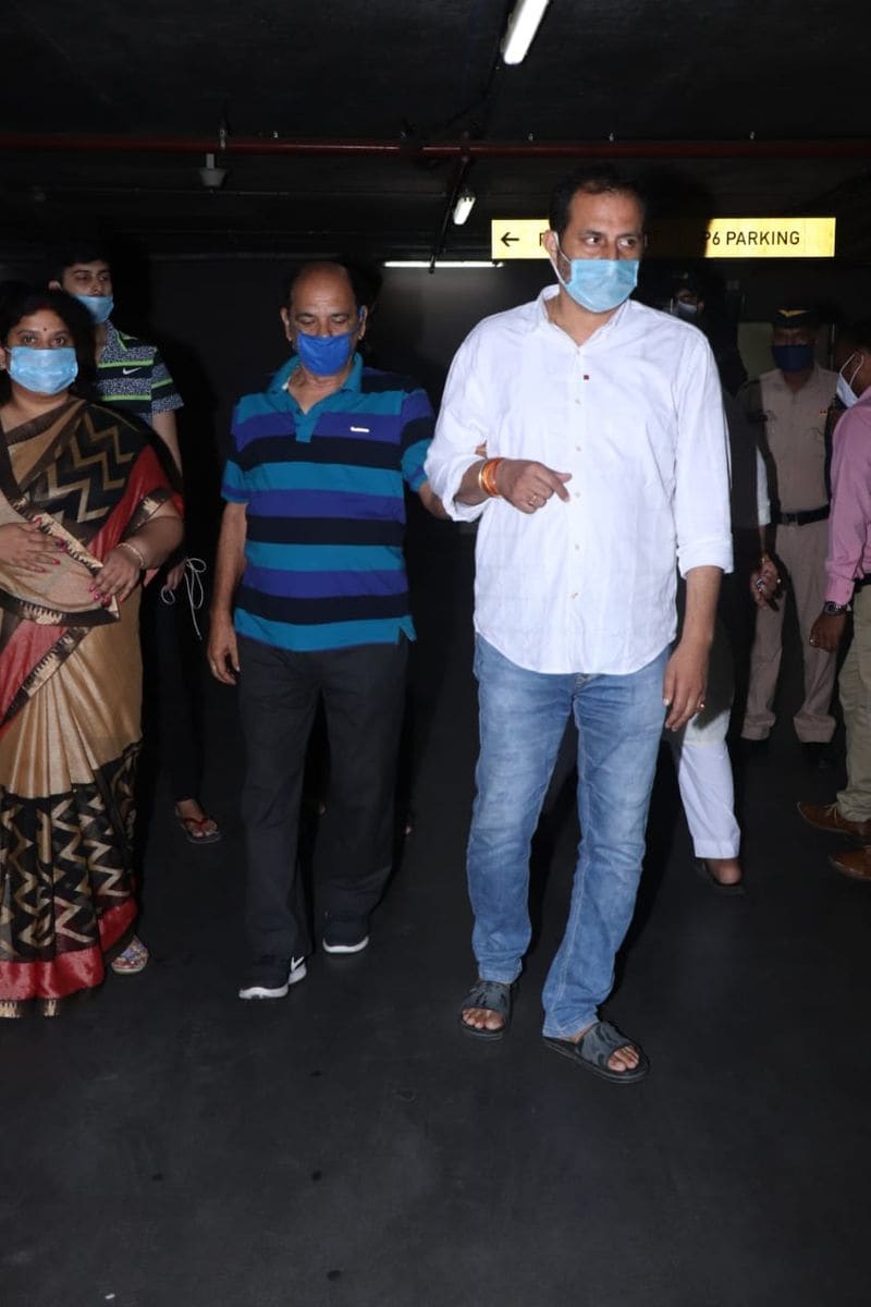  மகனின் மரணம் குறித்த செய்தி கேட்டதும் அவருடைய தந்தை மற்றும் குடும்பத்தினர் அனைவரும் ஆடிப்போய்விட்டார்கள்.