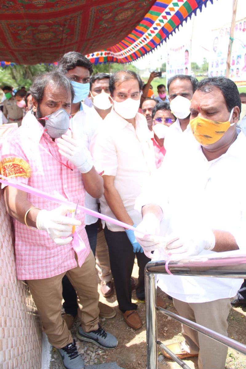 Telangana minister srinivas goud and dasyam vinay bhaskhar having neera