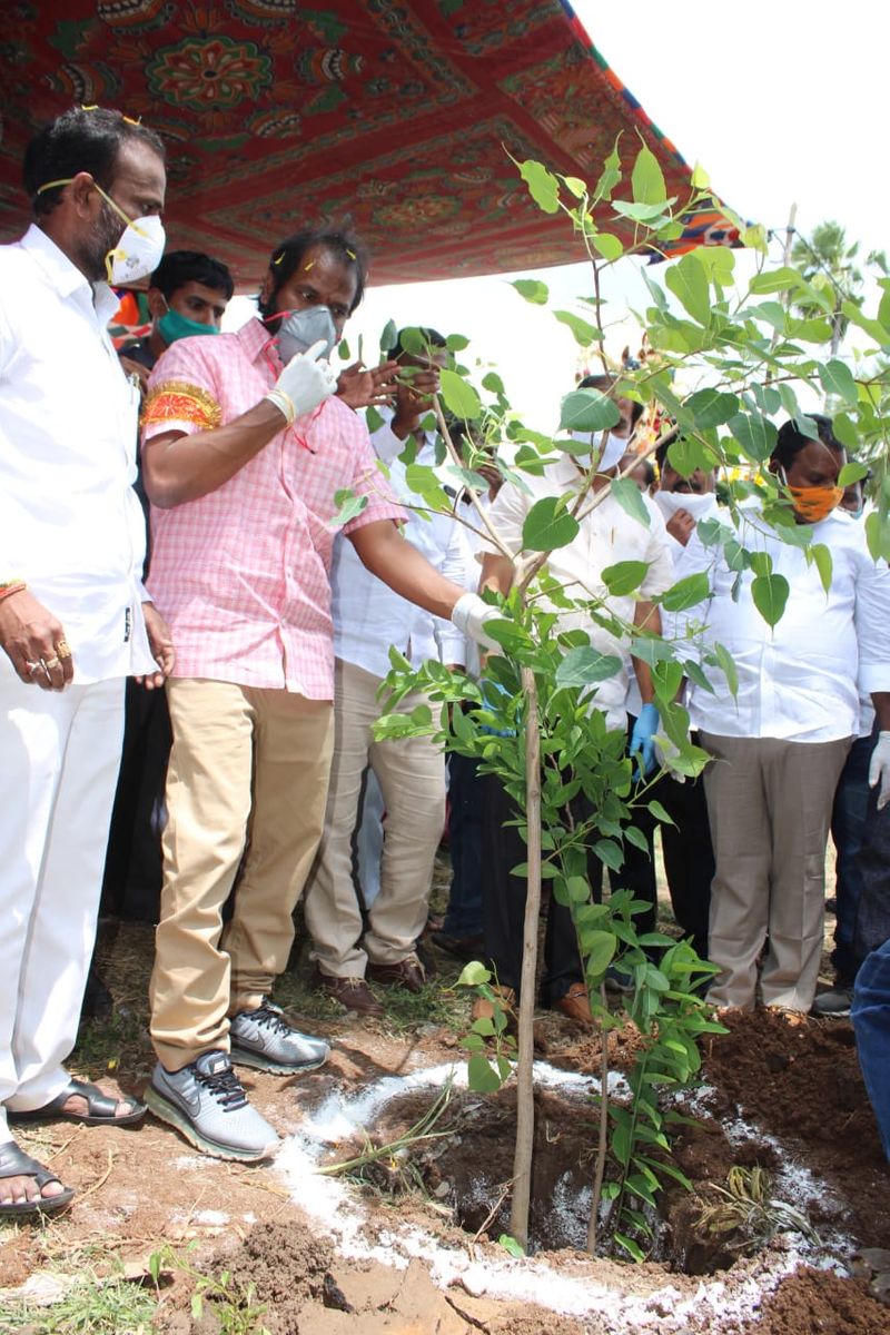 Telangana minister srinivas goud and dasyam vinay bhaskhar having neera