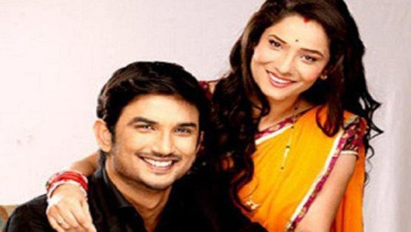 সুশান্ত এবং অঙ্কিতার বান্ধবী আরতি সিং সম্প্রতি জানিয়েছেন, অঙ্কিতা সুশান্তের মৃত্যু কিছুতেই মেনে নিতে পারছেন না। তাঁর কাছে সবটাই যেন এখনও বিশ্বাসযোগ্য নয়।