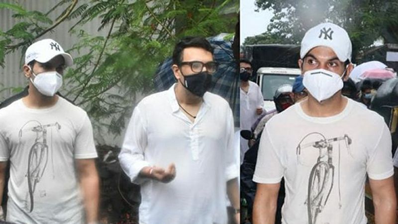 पुलिस ने सुशांत की बहन से भी पूछताछ की है। उन्होंने बताया कि भाई ने दवा लेना बंद कर दिया था। बहन ने बताया कि 4-5 दिन पहले ही उनकी भाई से बात हुई थी और उन्होंने बताया था कि उनकी तबीयत ठीक नहीं है।
