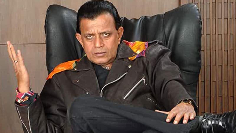 তার একমাত্র ভাই এক দুর্ঘটনায় মারা গেছে। এরপর থেকেই মিঠুন নিজেকে নকশাল আন্দোলন থেকে দূরে সরিয়ে নেন।