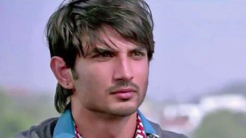 অভিনেত্রীকেই অনুসরণ করে সোশ্যাল মিডিয়ায় উঠল প্রতিবাদ। ব্যান করা হোক বলিউড বিগিদের। অর্থাৎ করণ জোহার, সলমন খান, যশ রাজ ফিল্ম সহ সঞ্জয় লীলা বনশালীকেও।