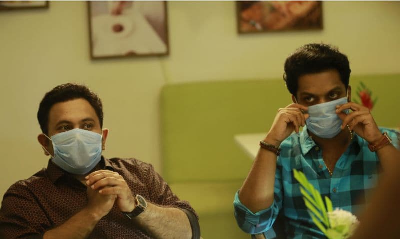 മാർച്ച് 10നാണ് ചിത്രത്തിന്റെ ഷൂട്ട് നിർത്തിവെച്ചത്. സർക്കാർ നിർദ്ദേശിച്ച എല്ലാ മാനദണ്ഡങ്ങളോടും കൂടി ചിത്രീകരണം ആരംഭിക്കുന്ന ആദ്യ മലയാള ചിത്രവും ഇപ്പോൾ സുനാമി തന്നെയാണ്. ബാലു വർഗീസ് നായകനാകുന്ന ചിത്രത്തില് സുരേഷ് കൃഷ്ണ, ഇന്നസെന്റ്, മുകേഷ്, അജു വർഗീസ് എന്നിവരും പ്രധാന കഥാപാത്രങ്ങളായി എത്തുന്നു.