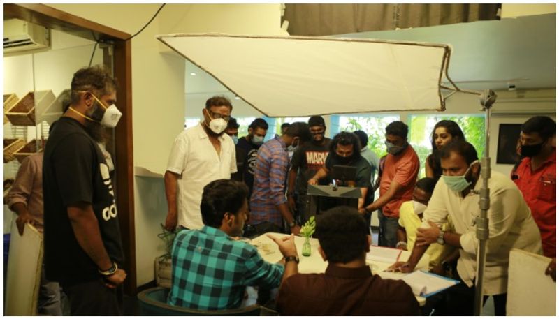 കൊവിഡ് ഭീതിയിൽ മലയാള സിനിമ ലോകവും ലോക് ഡൗണിലേക്ക് നീങ്ങിയപ്പോൾ ആദ്യം ചിത്രീകരണം നിർത്തിവെച്ച മലയാള സിനിമയാണ് സുനാമി. 
