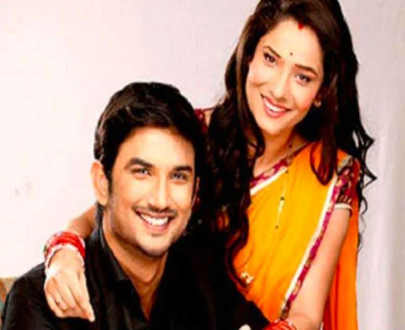 এবার প্রশ্ন উঠছে, তাহলে কি সুশান্ত খানিক বাধ্য হয়েই রিয়ার সঙ্গে বিয়ের বন্ধনে আবদ্ধ হতে চলেছিলেন। রিয়ার সঙ্গে সম্পর্কে মোটেই খুশি ছিলেন না সুশান্ত। তবুও বিয়ের সিদ্ধান্ত তাহলে কিসের।