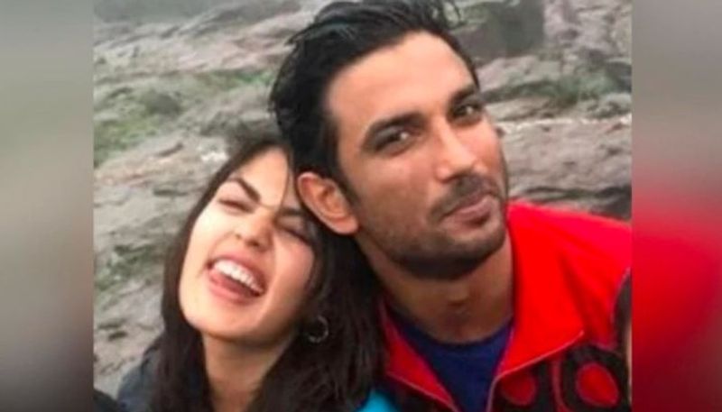 আরও বেশি বুঝেছিলেন রিয়া চক্রবর্তীর ব্যবহারে। কেসারি ছাবড়ার সাক্ষাৎকারে এবার জট ধীরে ধীরে খুলবে নাকি রহস্য আরও ঘনীভূত হবে সেটাই দেখার বিষয়।