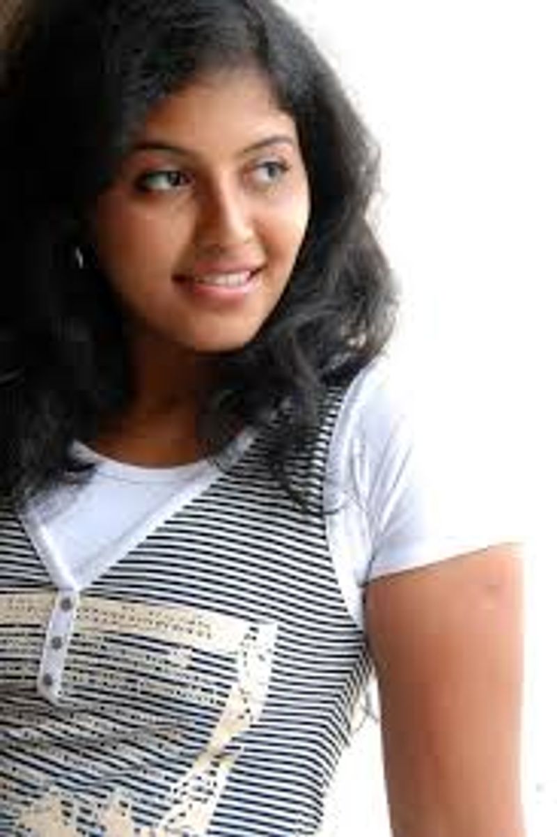 சிரித்து.. சிரித்து... ரசிகர்களை மயக்காதே...!