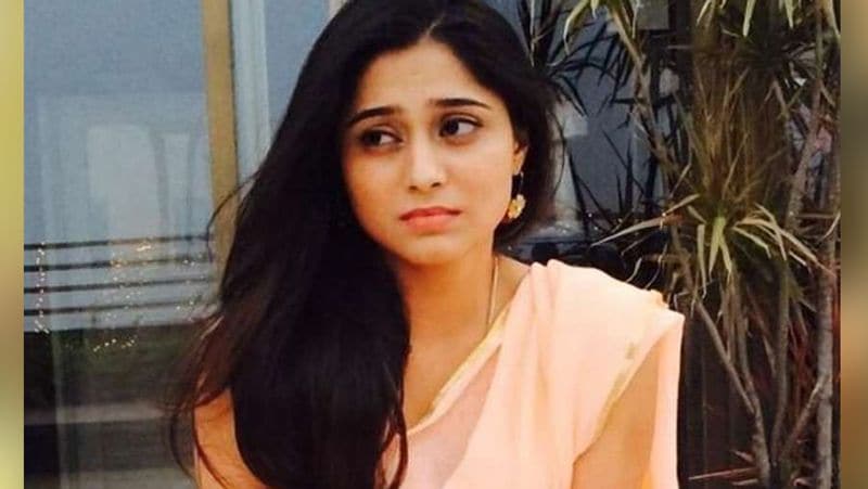 उन्होंने आगे लिखा- 'प्रेग्नेंसी की खबर ने मुझे जीने के लिए ताकत दी। सुशांत सिंह के आत्महत्या की खबर ने मुझे फिर से हिलाकर रख दिया। प्रत्युषा बनर्जी ने भी कुछ ऐसा ही कदम उठा लिया था। लोग ये नहीं समझ पाते कि अच्छे करियर, लुक्स और परिवार ही सब कुछ नहीं है। सबकी जिंदगी में एक ऐसा समय आता है जब अकेलापन महसूस होने लगता है लेकिन किसी को भी हिम्मत नहीं हारनी चाहिए। यही जिंदगी है।'