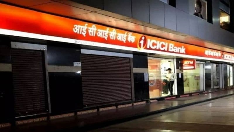 कितनी मिलेगी राशि
अगर किसी की सैलरी 1 लाख रुपए प्रति माह ICICI बैंक में आती है, तो उसे 3 लाख रुपए तक का ओवरड्राफ्ट मिलेगा। अगर कस्टमर 3 लाख रुपए में से सिर्फ 1 लाख रुपए का इस्तेमाल 15 दिन तक करता है तो उसे 501.40 रुपए ब्याज के रूप में देना होगा। वहीं, 1 महीने तक राशि का इस्तेमाल करने पर ब्याजा 1002.80 रुपए लगेगा।
