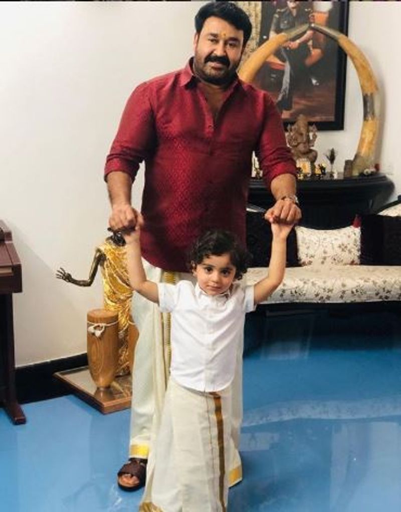 ஹாலில் குழந்தைகளுடன் விளையாட்டு 