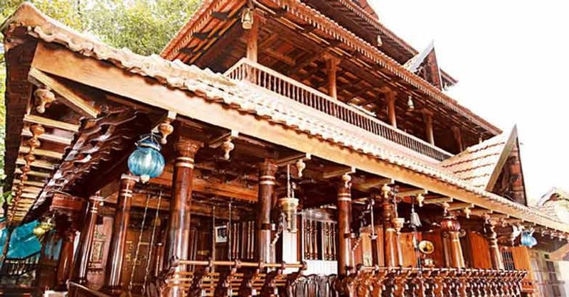 மரத்தால் ஆன, மோகன் லாலின் ஃபாம் ஹவுஸ் 