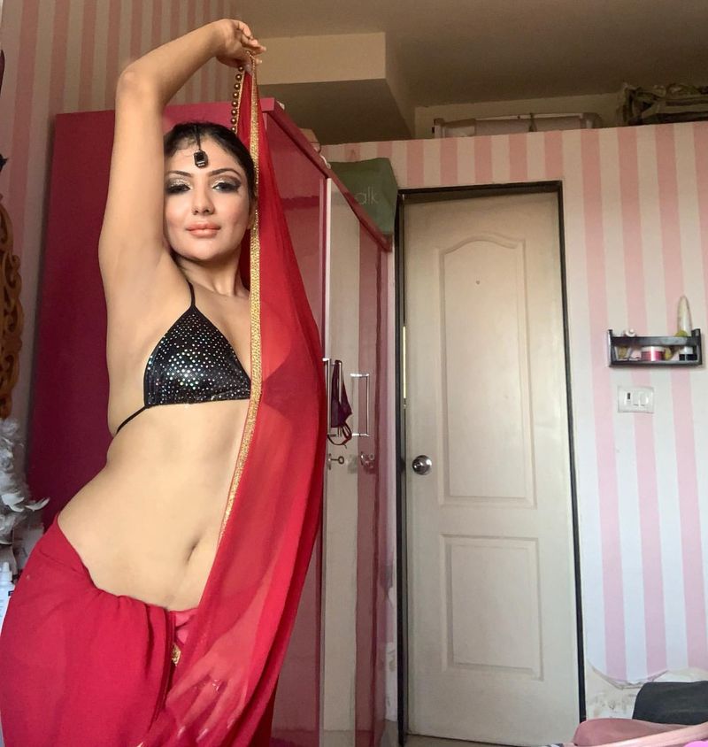 Donga Prema Movie Heroine Khushi Mukharjee Hot Photos