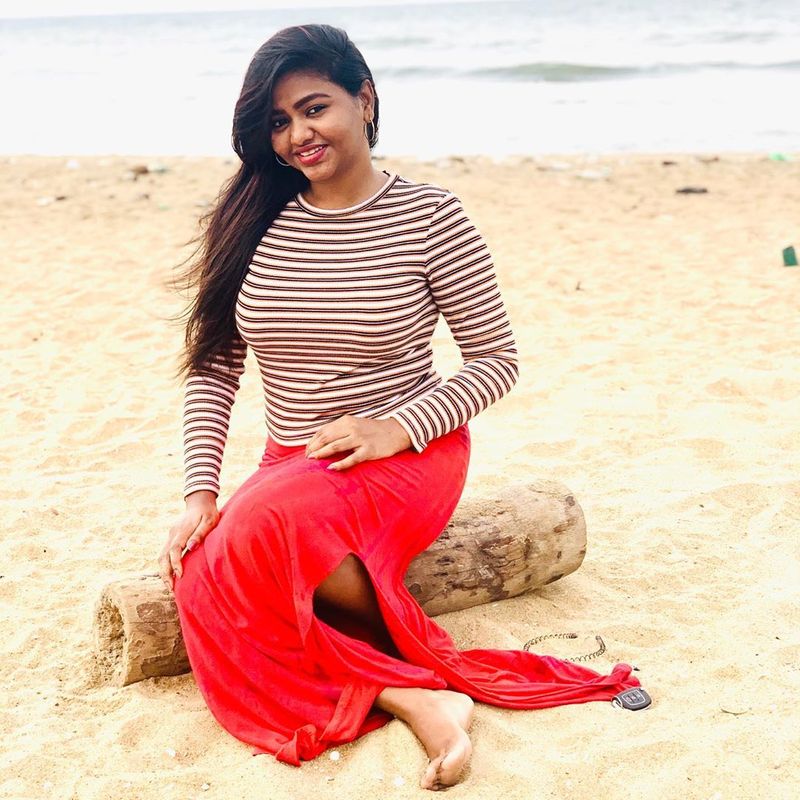 சிவகார்த்திகேயன் நடிப்பில் சூப்பர் டூப்பர் ஹிட் அடித்த திரைப்படம் "வருத்தப்படாத வாலிபர் சங்கம்". அந்த படத்தில் சிவகார்த்திகேயன், சூரி காமெடி கூட்டணி ரசிகர்களை வெகுவாக கவர்ந்தது. அதில் சூரிக்கு ஜோடியாக ஷாலு ஷம்மு நடித்திருந்தார். 