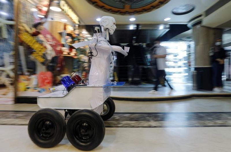 robots replacing humans in corona days