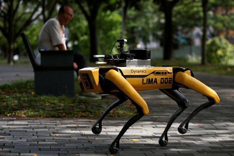 robots replacing humans in corona days