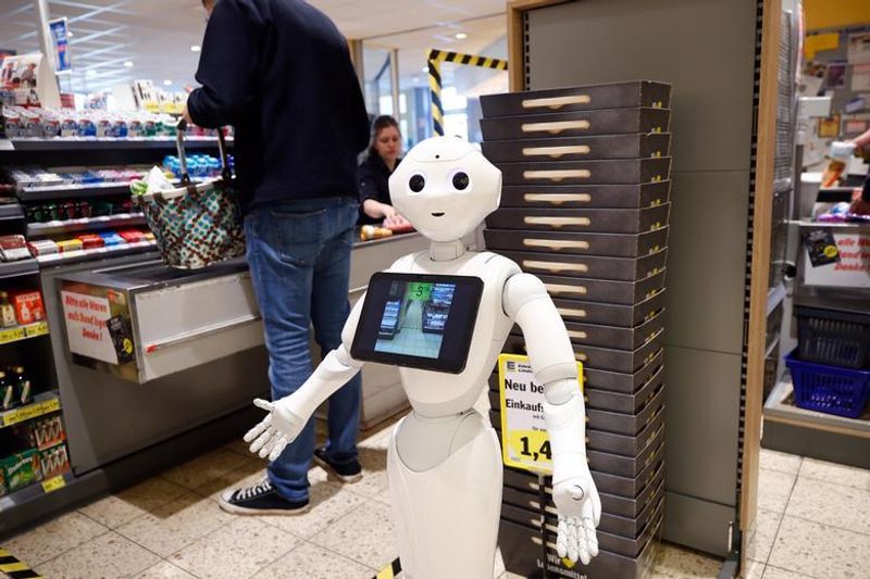 robots replacing humans in corona days