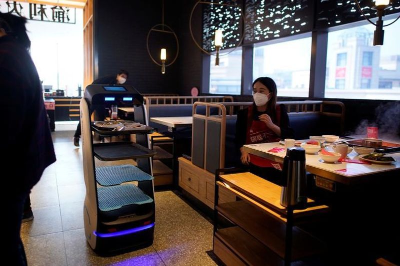 robots replacing humans in corona days