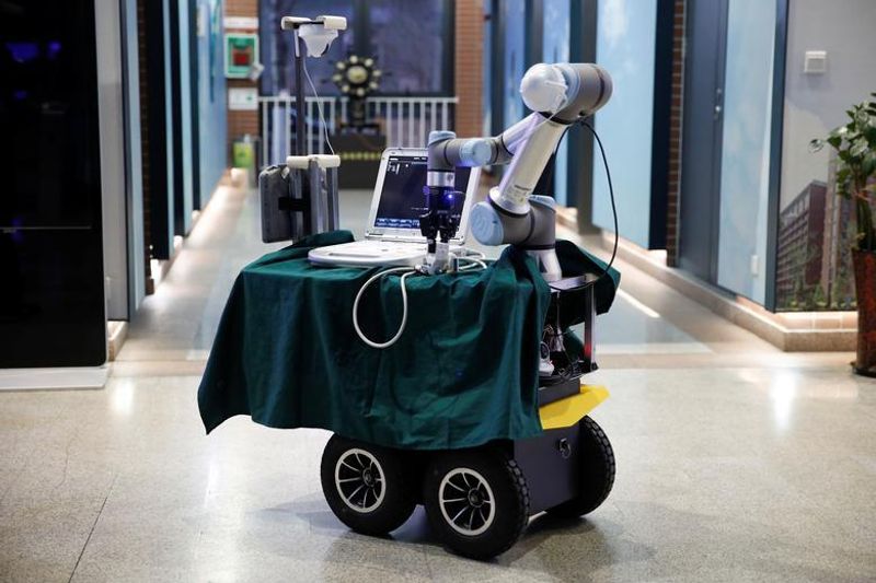 robots replacing humans in corona days