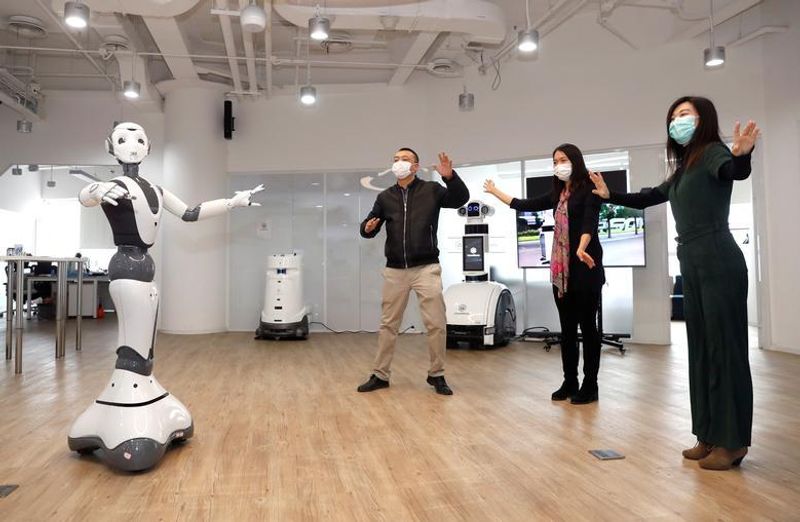 robots replacing humans in corona days