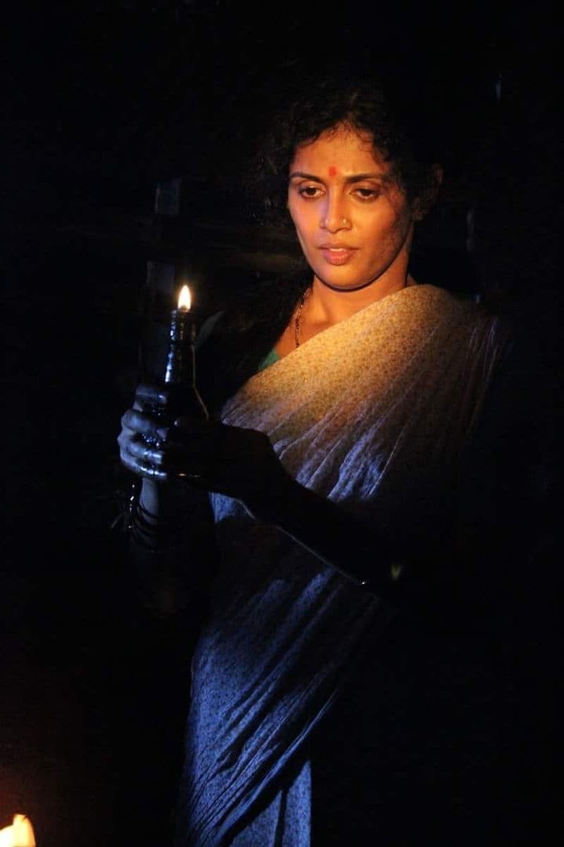 ಲಾಕ್ಡೌನ್ ಅವಧಿಯಲ್ಲಿ ಮನೆಯಲ್ಲಿ ಕುಳಿತುಕೊಂಡು 15 ವರ್ಷಗಳ ಹಿಂದೆ ಕಲಿತ ಭಾವಗೀತೆಗಳನ್ನು ಮರು ಪ್ರಯತ್ನ ಮಾಡುತ್ತಾ ಕನ್ನಡ ನಾಡು ಕಂಡ ಶ್ರೇಷ್ಠ ಕವಿಗಳ ಕವಿತೆಗಳಿಗೆ ಹೊಸದೊಂದು ರೂಪ ನೀಡಿದ್ದಾರೆ.