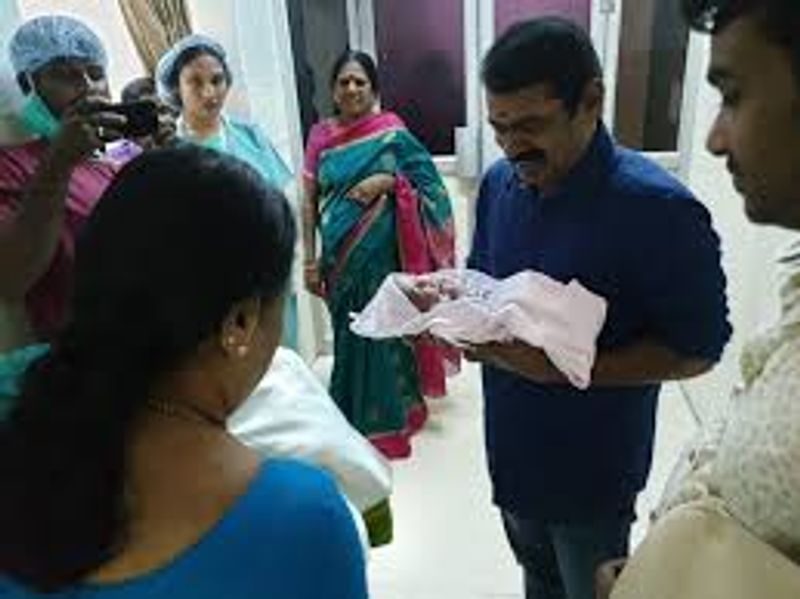 அரசியல் மற்றும் சினிமா துறையில் இயங்கி வரும் சீமானுக்கும் கயல்விழிக்கும் 12 ஜனவரி 2019 இல் அழகான ஆண் குழந்தை பிறந்தன 