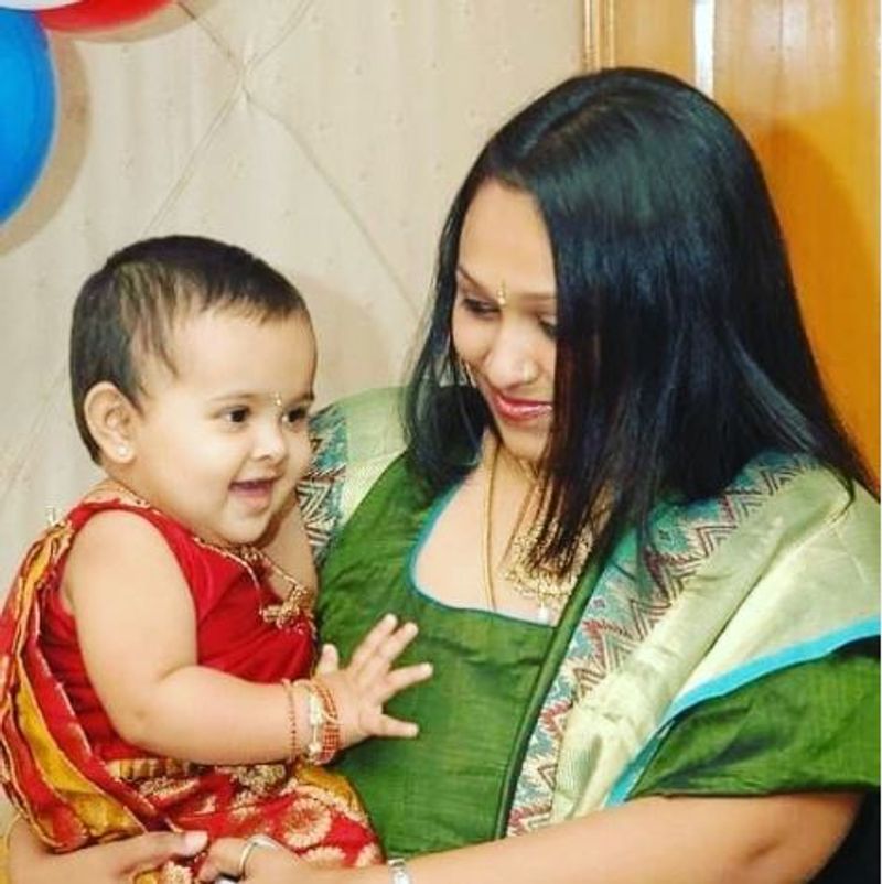 பிரபல தனியார் தொலைக்காட்சி சீரியல் ஒன்றில் நடிக்கும் போது, நடிகர் ஈஸ்வருக்கு - ஜெயஸ்ரீக்கும் பழக்கம் ஏற்பட்டது. ஆரம்பத்தில் ஜெயஸ்ரீ ஈஸ்வரை ஏற்றுக்கொள்ளவில்லை என்றாலும், ஜெயஸ்ரீயின் பெற்றோரின் சம்மதத்தை பெற்று, ரித்வா என்கிற குழந்தையோடு ஜெயஸ்ரீயை திருமணம் செய்து கொண்டார்.