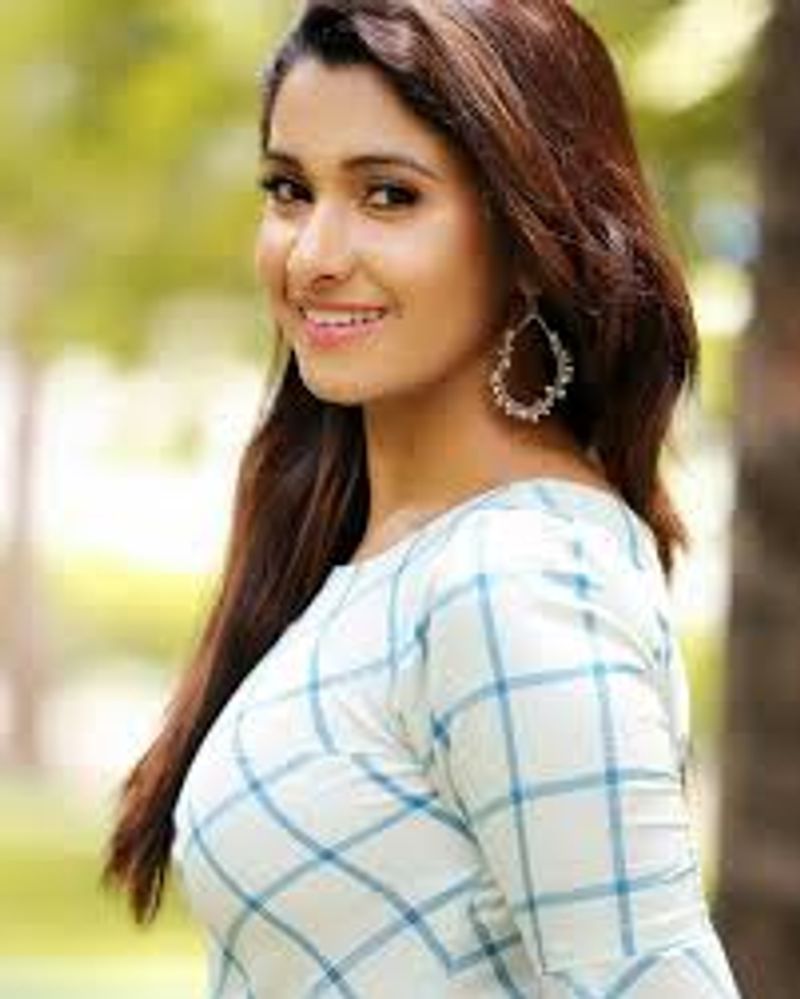 பிரியா பவானி ஷங்கர் பிறந்த ஊர் புதுச்சேரி 