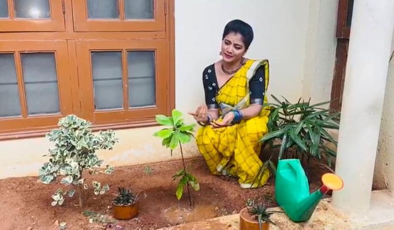 anchor savithri accepted green india challange