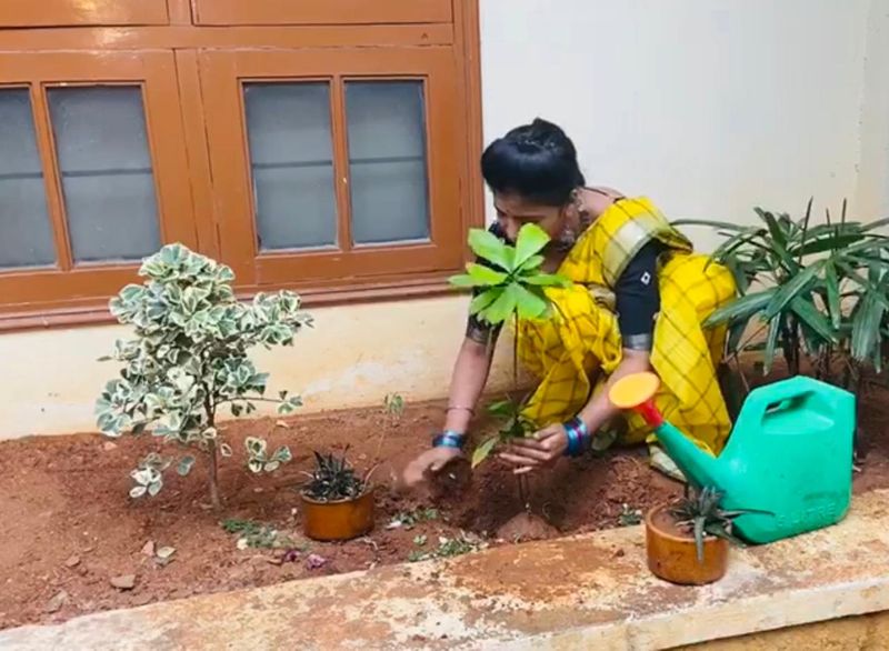 anchor savithri accepted green india challange