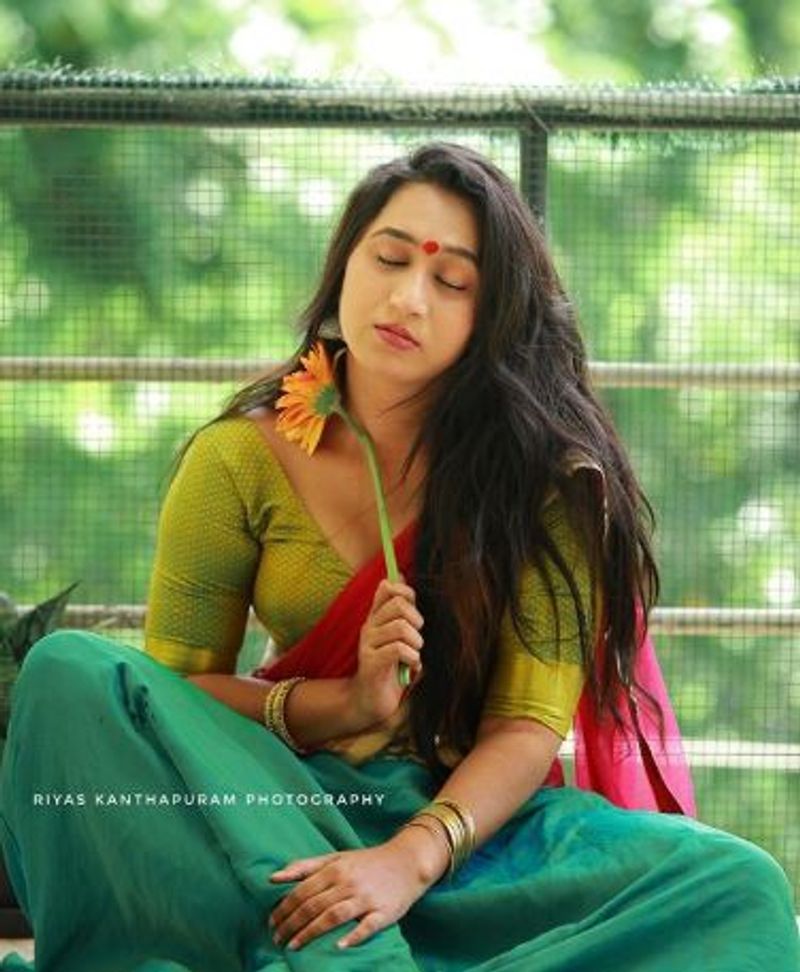 இந்த புகைப்படத்தை தொடர்ந்து இவர் சமீபத்தில் வெளியிட்ட புகைப்படங்களும் ரசிகர்களால் அதிகம் பார்க்கப்பட்டு வருகிறது.