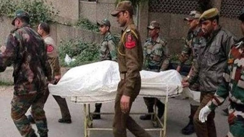  बता दें कि अंकुश के पिता और दादा भी सेना में सेवाएं दे चुके हैं। उनके शहीद होने की पुष्टि हमीरपुर के डीसी हरिकेश मीणा ने की है।