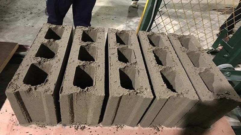 इन इलाकों में कारोबार के बेहतर मौके
फ्लाई ऐश ईंटों की डिमांड उत्तर प्रदेश, हरियाणा, पंजाब जैसे राज्यों में ज्यादा है। दिल्ली में भी इनकी काफी मांग है। इसलिए यहां सीमेंट और स्टोन डस्ट से बनने वाली ईंटों का कारोबार ज्यादा सक्सेसफुल हो सकता है। स्टोन डस्ट पहाड़ी इलाकों में ज्यादा मिलता है। 