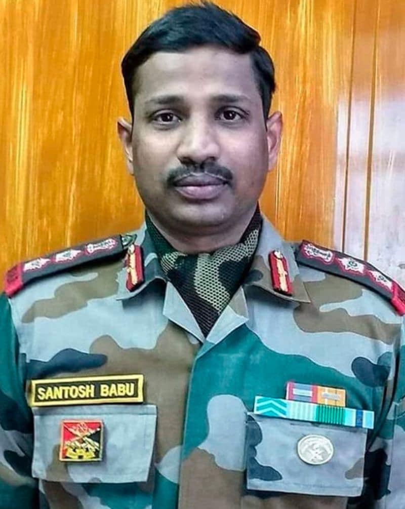 हसीन जहां ने कर्नल संतोष बाबू और पश्चिम बंगाल से आने वाले जवान राजेश उरांव का फोटो साझा किया। संतोष बाबू की तस्वीर साझा करते हुए सैड इमोजी के साथ हसीन जहां ने लिखा, "मेरे पास अल्फ़ाज नहीं हैं आपकी कुर्बानी को बयान करने के लिए। इतना ही दुआ करती हूं अल्लाह से आपके घरवालों को सब्र और हिम्मत दें। भावपूर्ण श्रद्धांजलि।" 